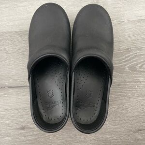 NEW Dansko Clogs Size 7